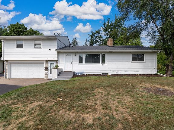 3rd image of 725 Robinwood Ln