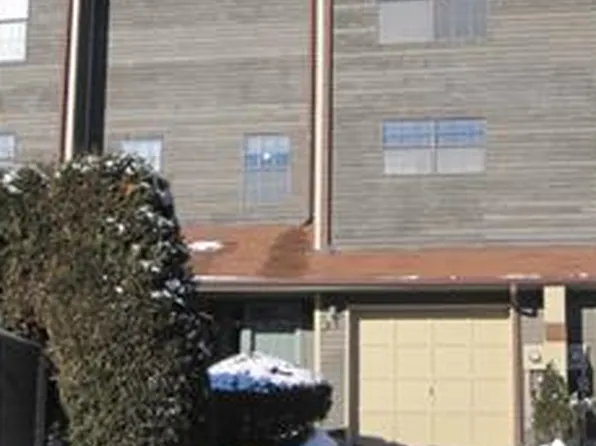 52 E Beacon Hill Rd, West Milford, NJ 07480