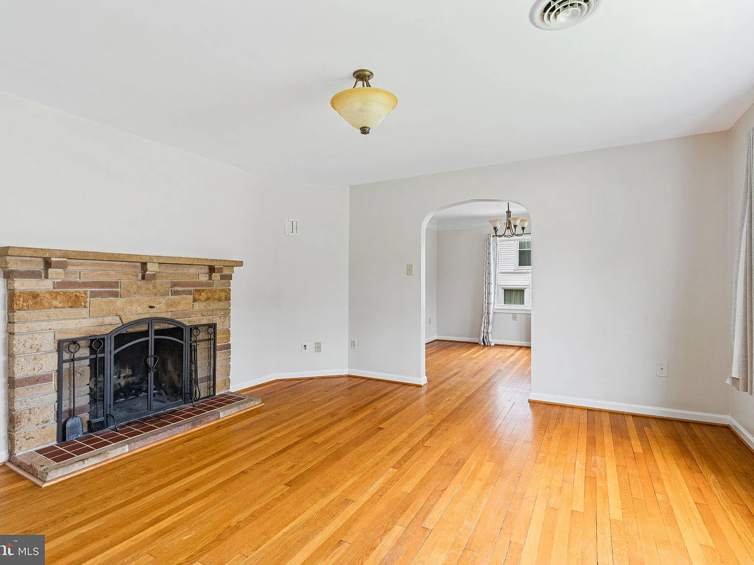 4 bed, 2.0 bath, 2036 sqft, $2,500 — Photo 2