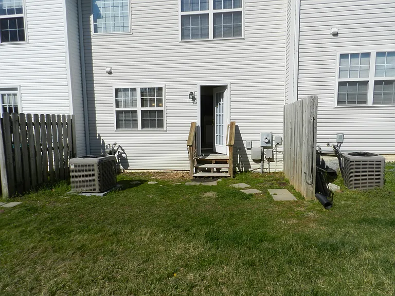 105 Merrill Ct — Photo 14