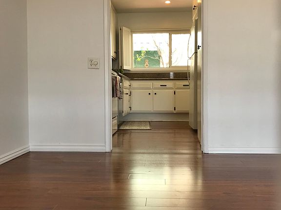 Dining area (10' x 10') and kitchen
