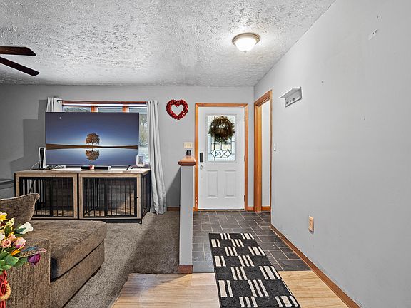 4th image of 1104 Crawford Ave