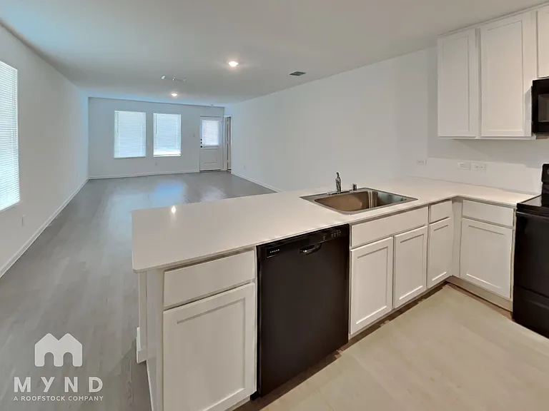 1262 Basswood Dr — Photo 8