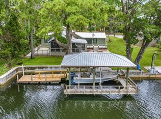 5009 Riverside Dr, Yankeetown, FL 34498