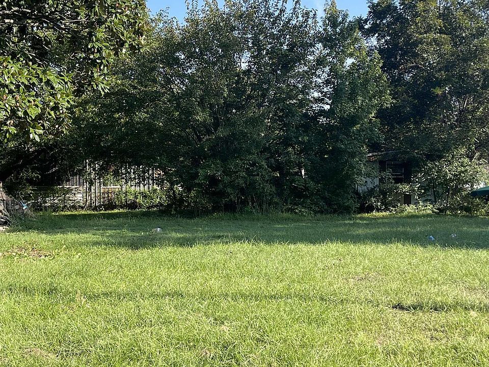 1st image of 309 E Avenue D