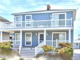 4 Camden Ave