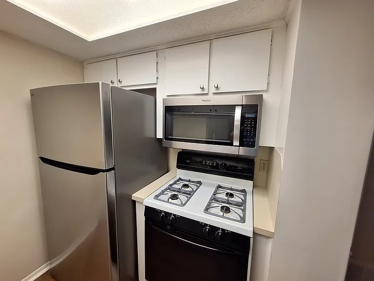 8207 Hood Cir #B — Photo 6