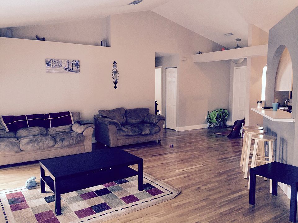 2nd image of 1522 Bay View St