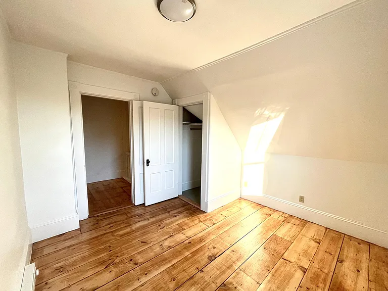 36 Lexington St — Photo 10