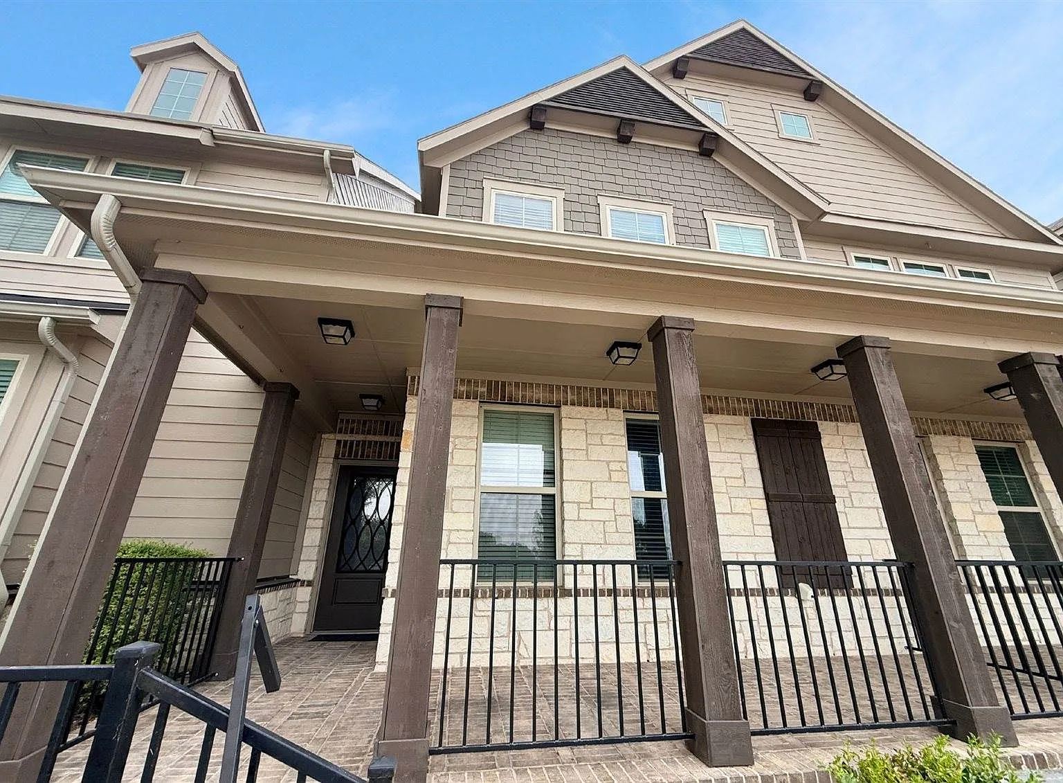 3 bed, 3.5 bath, 2198 sqft, $2,850 — Photo 2
