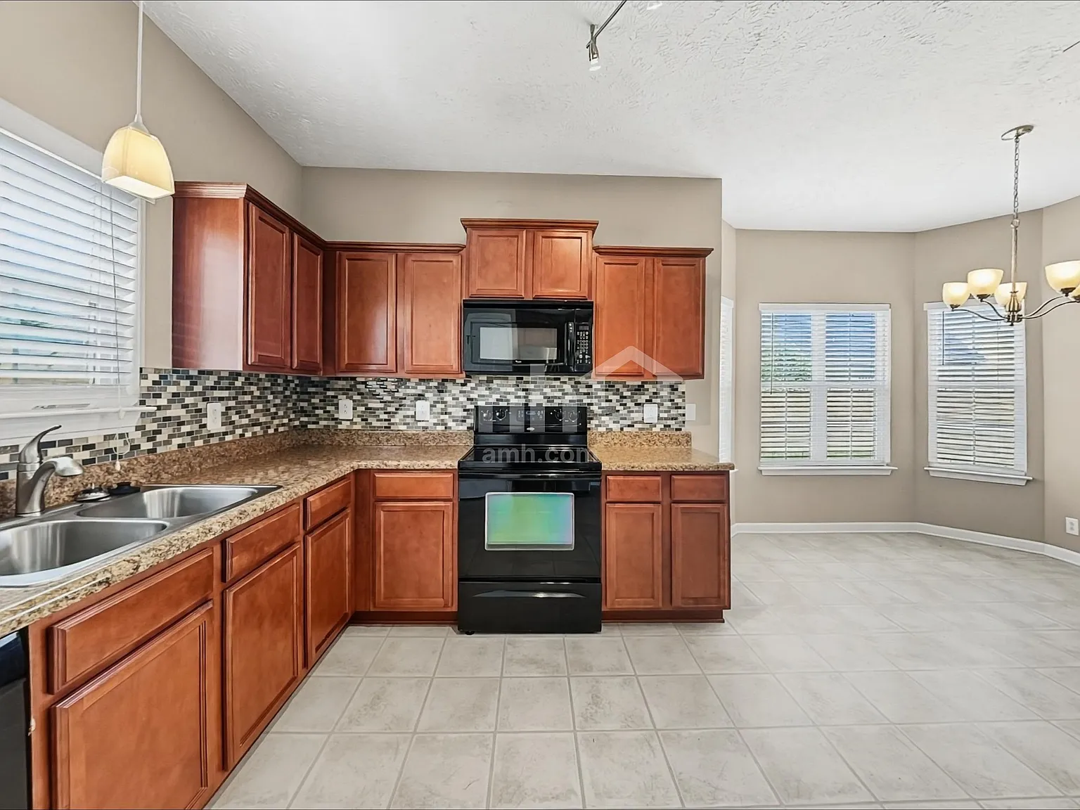 3 bed, 2.5 bath, 2255 sqft, $2,450 — Photo 3