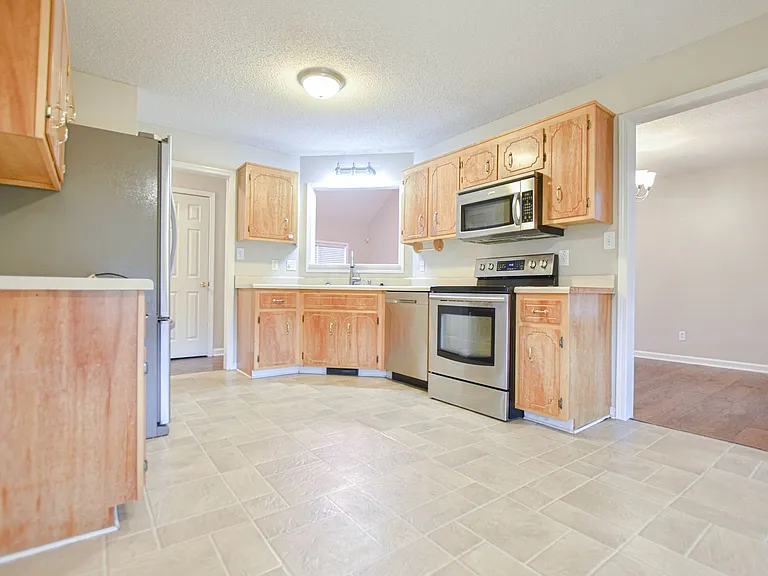 1759 Butternut Dr — Photo 8