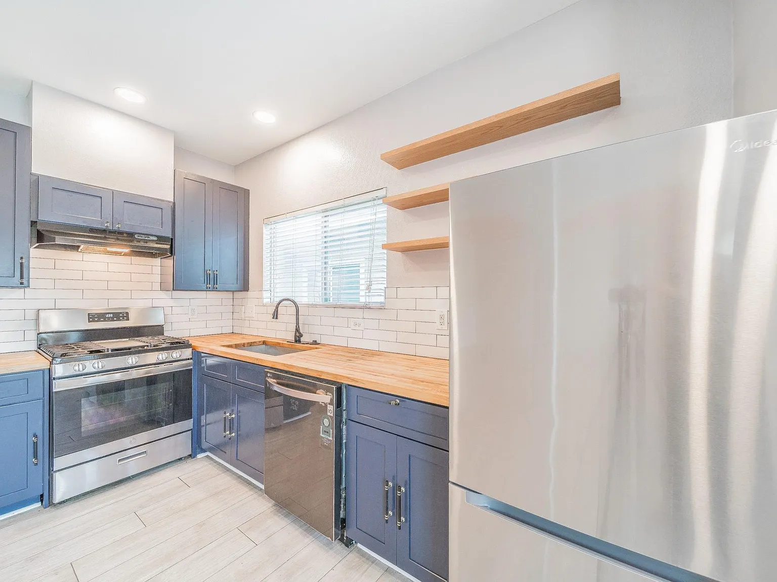 3 bed, 2.5 bath, 1620 sqft, $2,150 — Photo 3