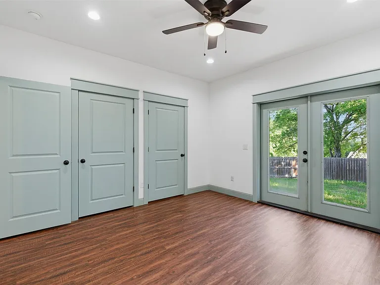 1731 W Elm St — Photo 8