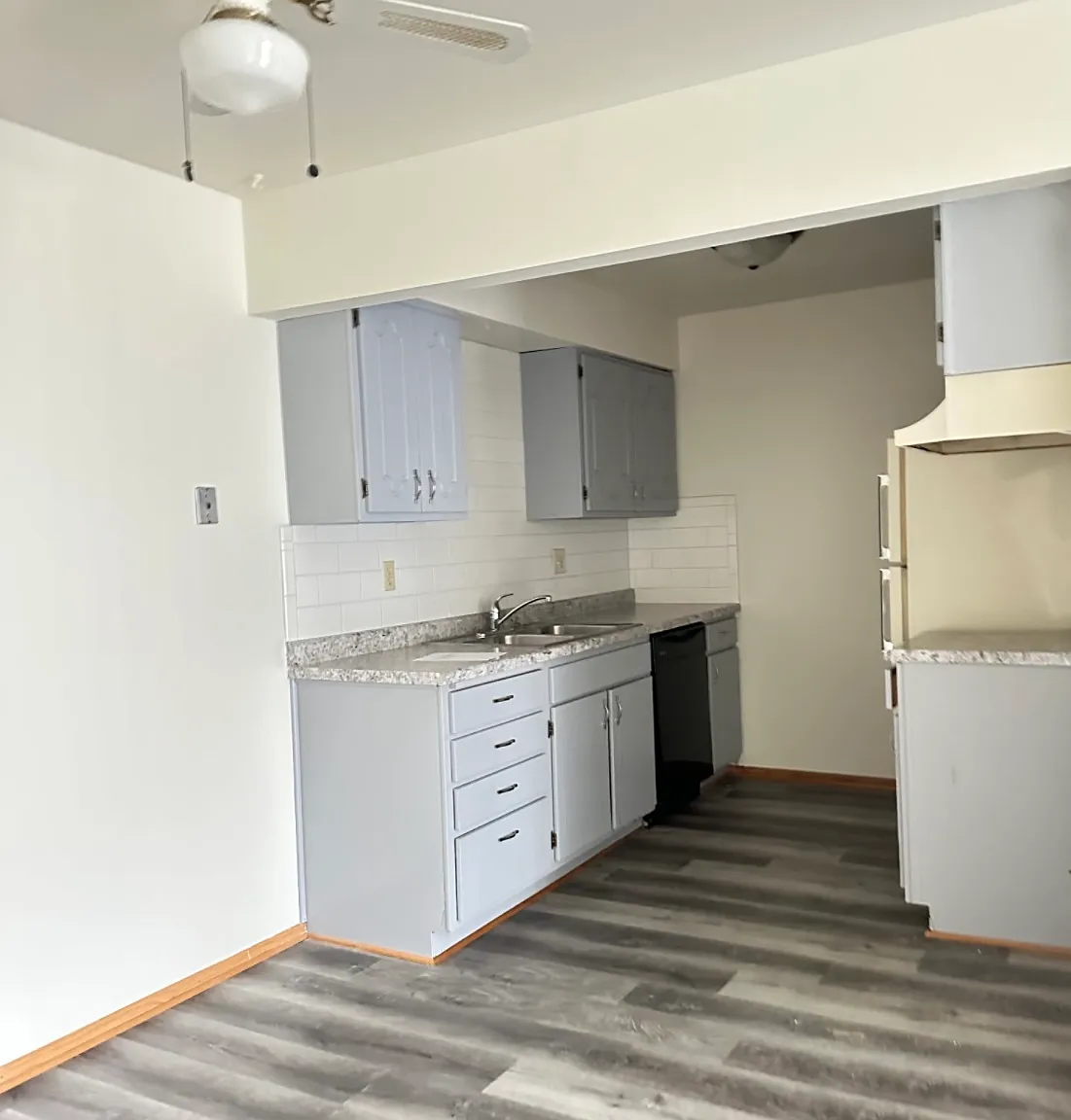 2 bed, 1.5 bath, 1100 sqft, $1,300 — Photo 3