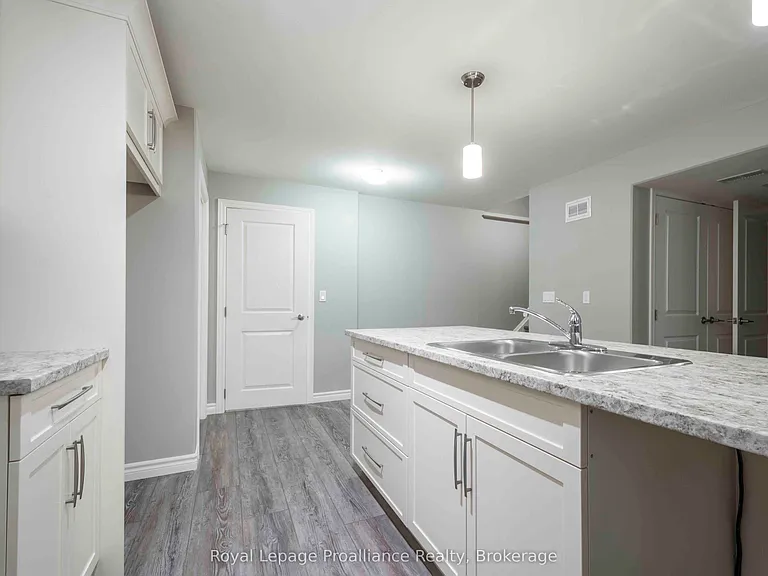 47 Dewal Pl — Photo 5