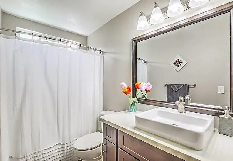 Del Amo Place Apartments Homes — Photo 12