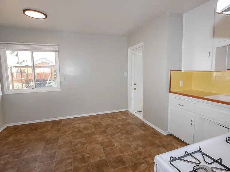 2924-2932 Suncrest Dr — Photo 7