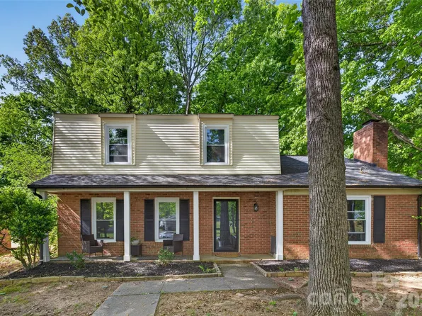 5200 Barrington Dr, Charlotte, NC 28215