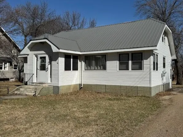 303 5th St E, Cresbard, SD 57435