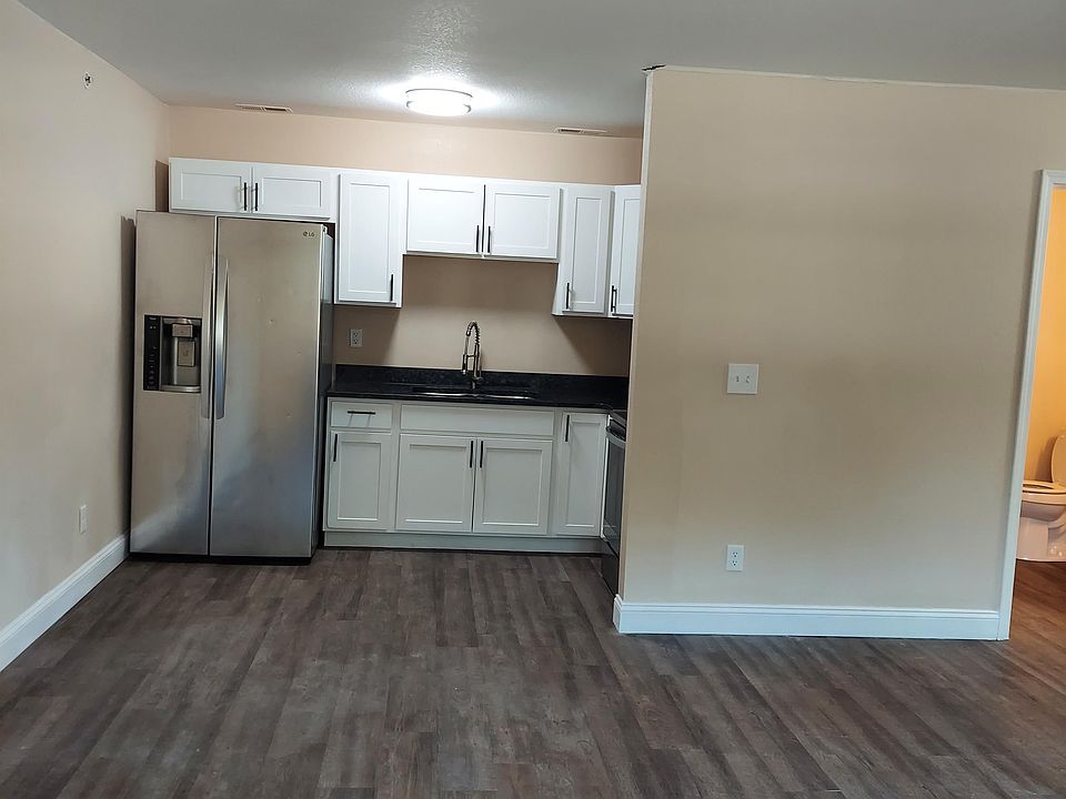 1st image of 52 Westwood Dr APT 6