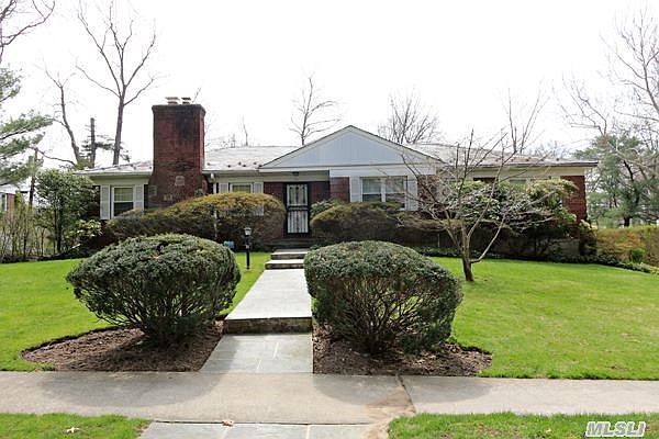 1st image of 31 Somerset Dr S