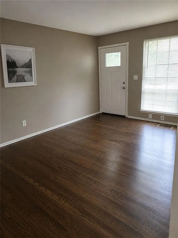 3 bed, 1.0 bath, 816 sqft, $1,800 — Photo 4