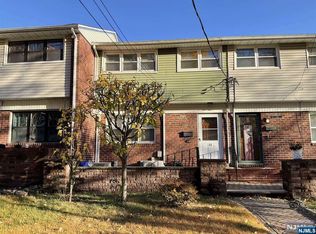 31 Edgewater Pl, Edgewater, NJ 07020