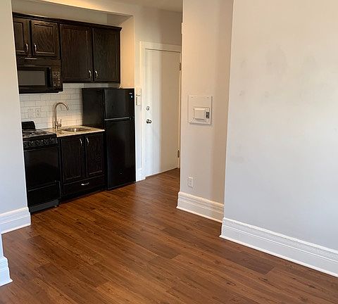 3rd image of 242 Richmond Ave APT 5