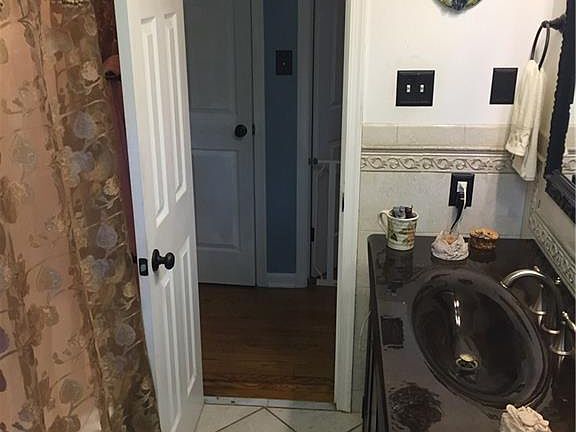 5th image of 458 N Juniper Ave