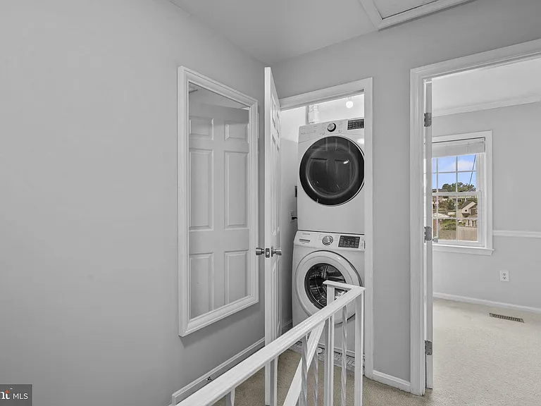 2035 S Glebe Rd — Photo 32