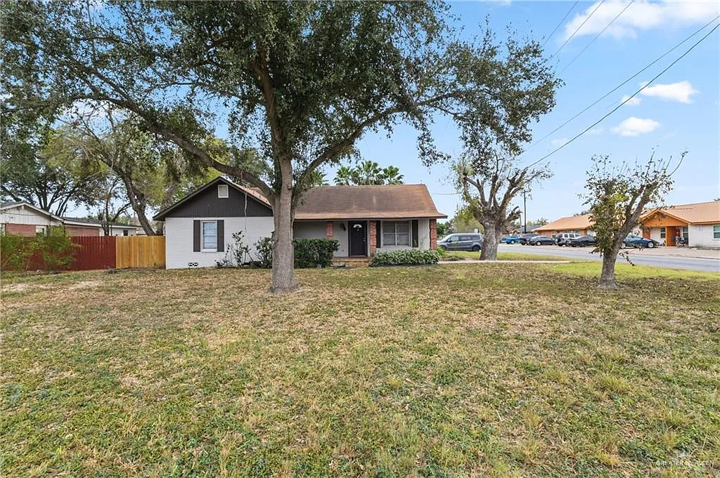 4 bed, 3.0 bath, 2730 sqft, $2,000 — Photo 1