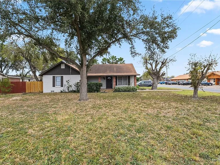 700 E Sam Houston Blvd — Photo 1