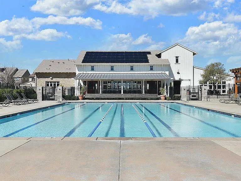 Swimming pool-heated in winter