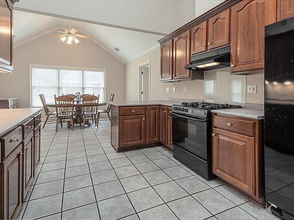 5th image of 8531 Meadow Green Dr