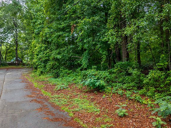 5th image of 136 Wolf Creek Ln