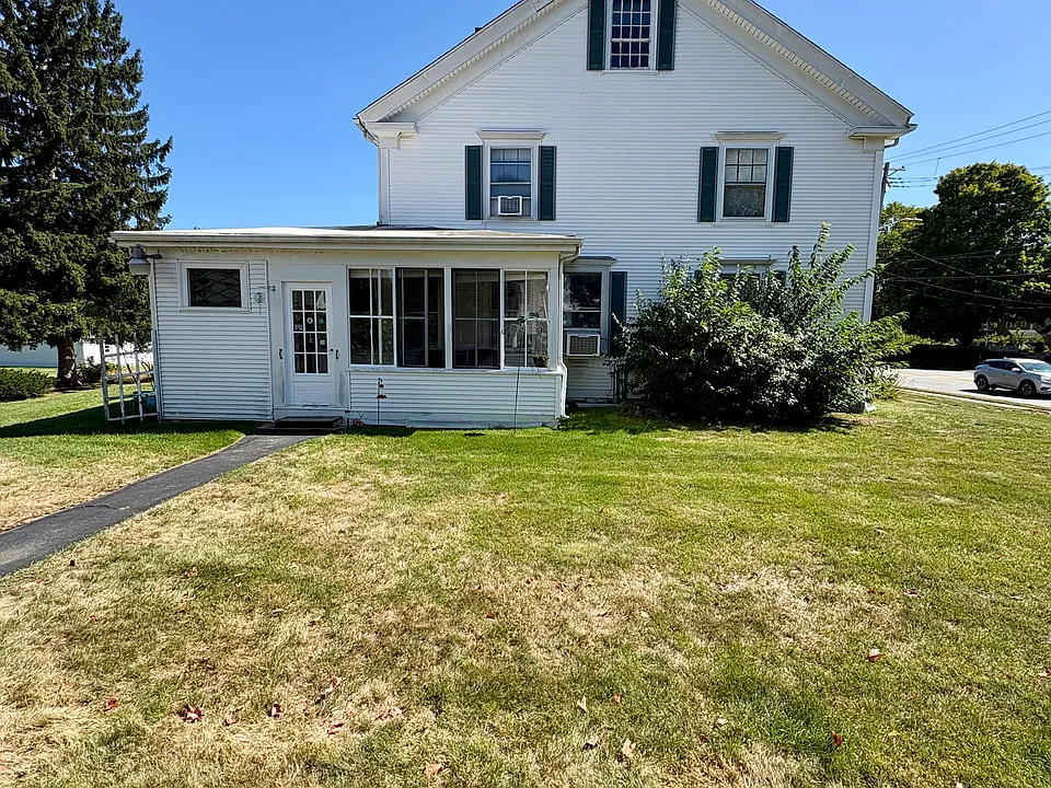 951 Main St