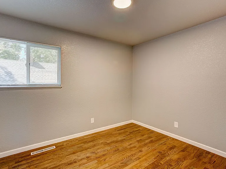 526 S Howes St — Photo 8