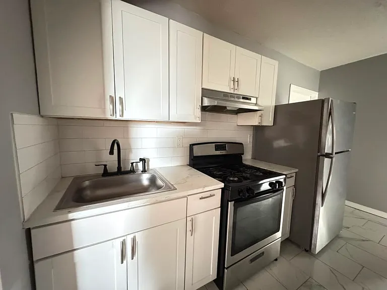 910 Dixwell Ave #2RR — Photo 11
