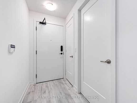 2nd image of 135 Lower Sherbourne St #2028