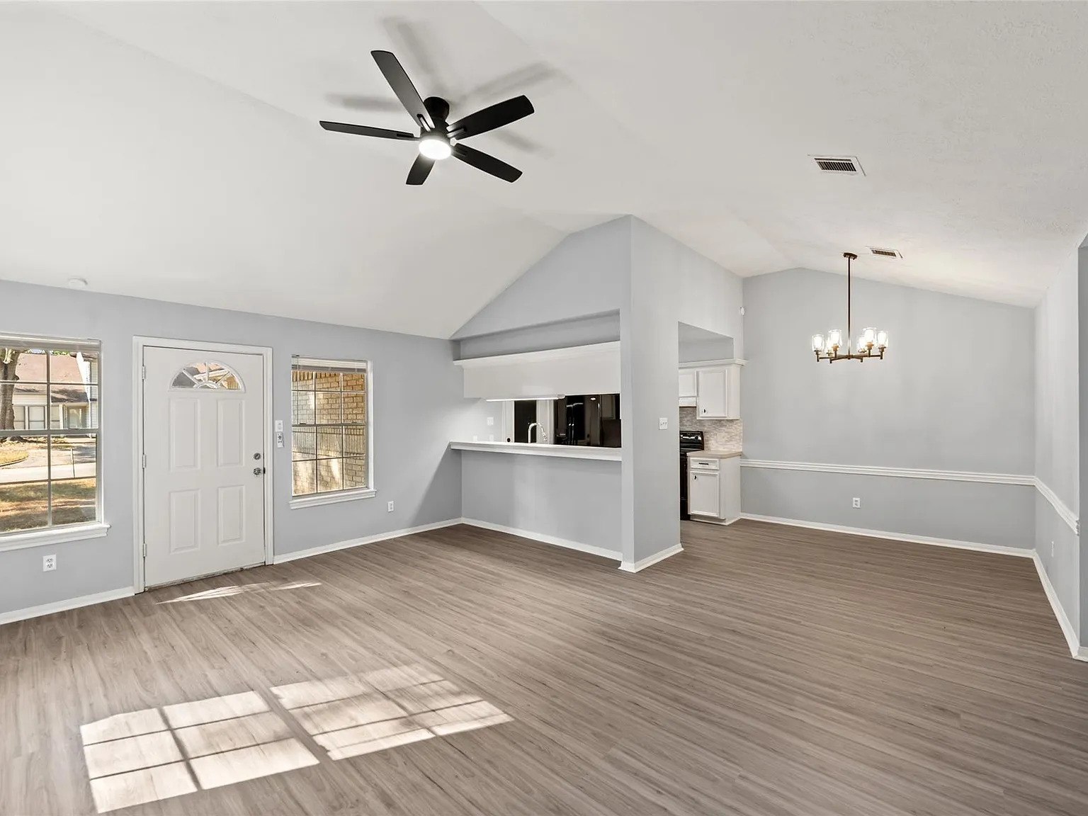 2 bed, 2.0 bath, 1100 sqft, $1,350 — Photo 3