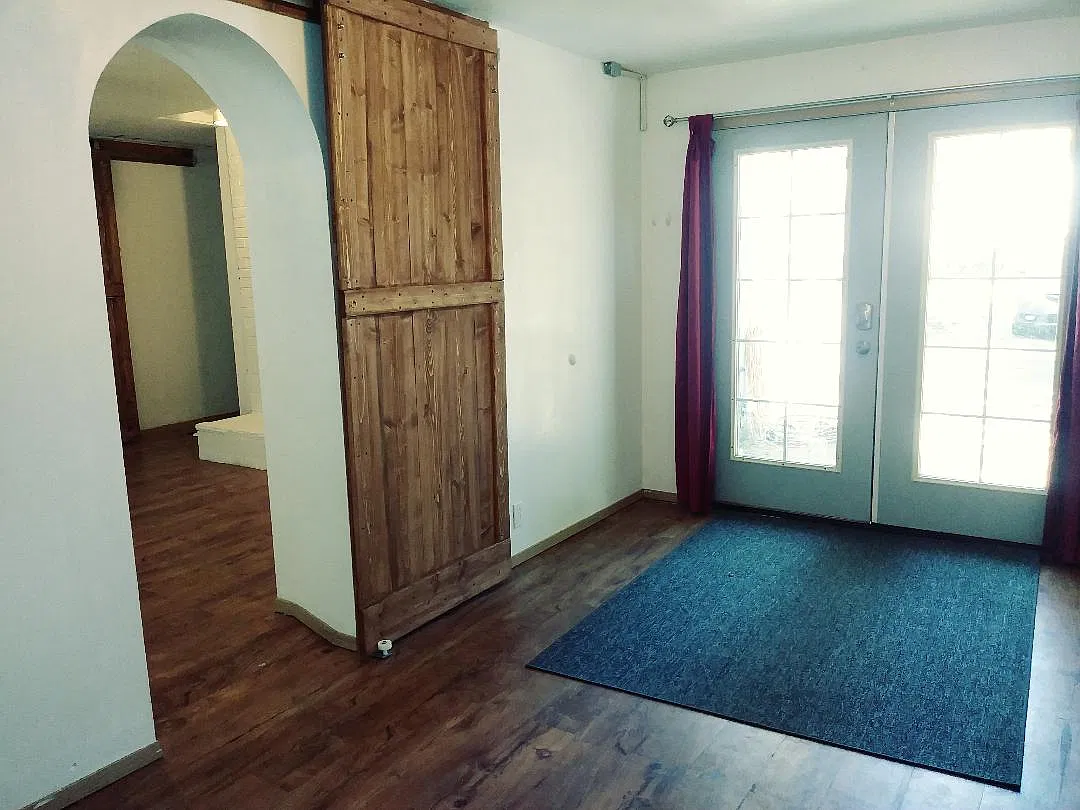 Studio, 900 sqft, $1,095 — Photo 3