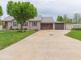 769 Six Mile Board Rd, Belvidere, TN 37306