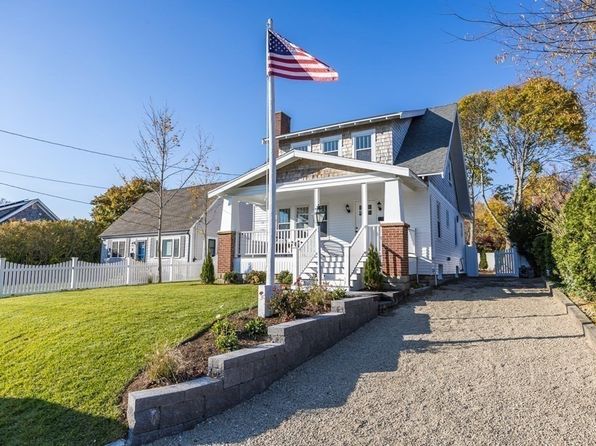 12 Dartmouth St, Barnstable, MA 02630