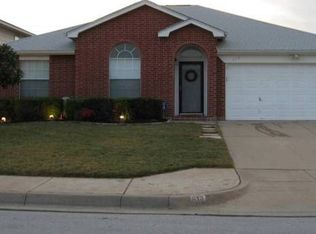 613 Creekview Dr, Burleson, TX 76028