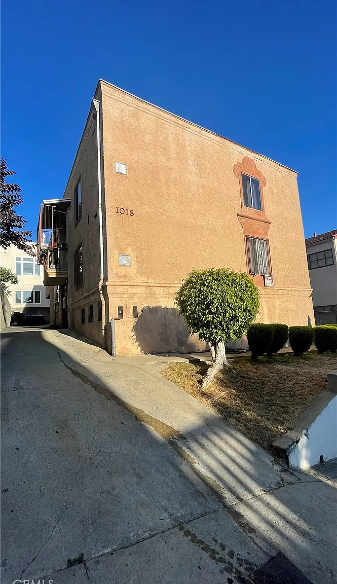 3 bed, 1.5 bath, 1100 sqft, $2,800 — Photo 1