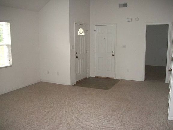 5th image of 122 Joans Haven Dr