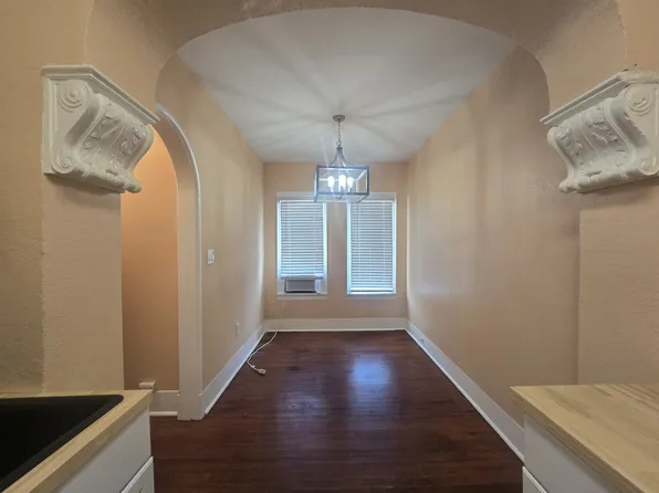 725 Broadway St, Galveston, TX