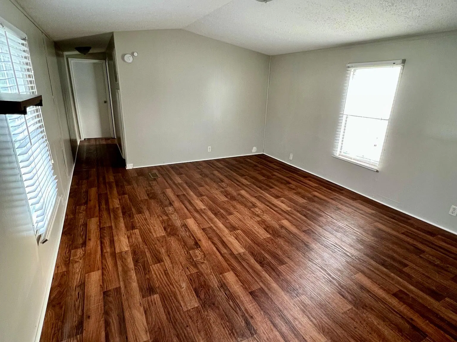3 bed, $1,195 — Photo 2