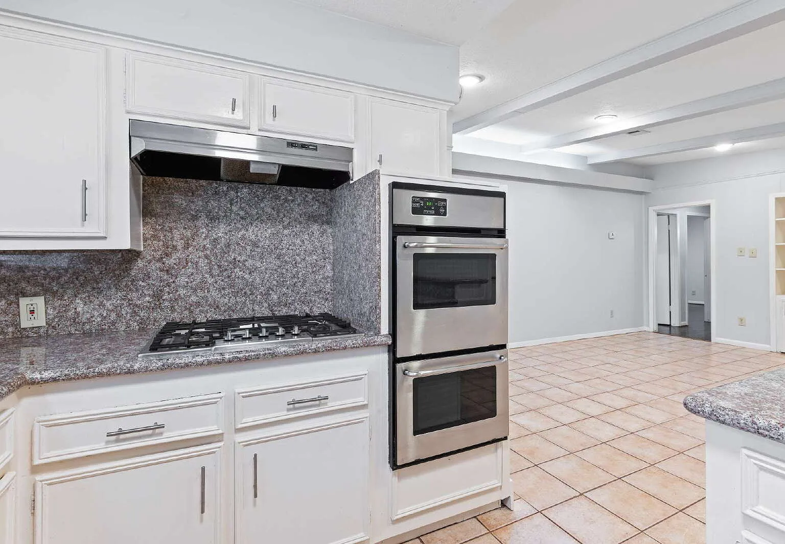 3 bed, 2.0 bath, 1845 sqft, $1,975 — Photo 2